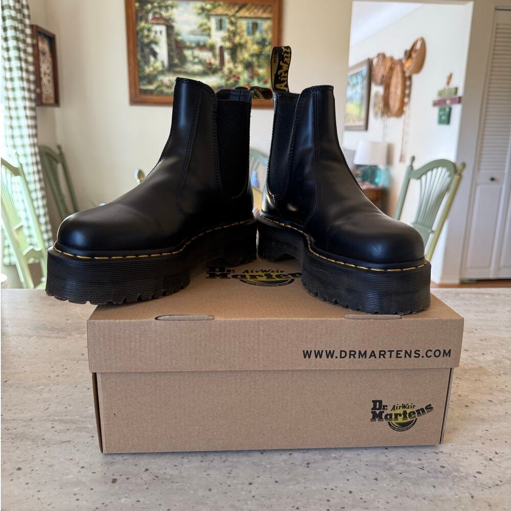 Dr. Martens 2976 Quad Smooth Leather Platform Chelsea Boot Lightly Used w/ Box